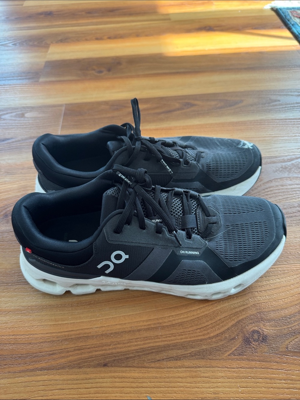 Sale On Running Cloud Black & White Running Shoes. Cloudrunner - Picture 3 of 5